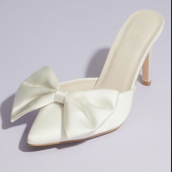 Bow white heels, worn once, satin - Picture 1 of 4